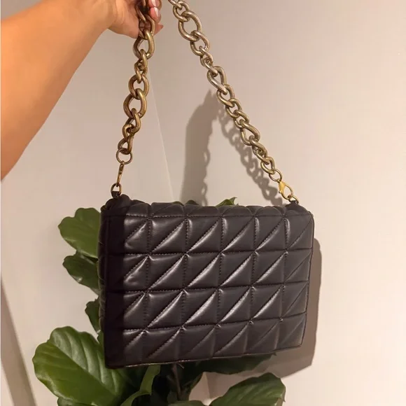 Zara Black Quilted Shoulder Bag with Gold Chain Strap - Picture 2 of 5